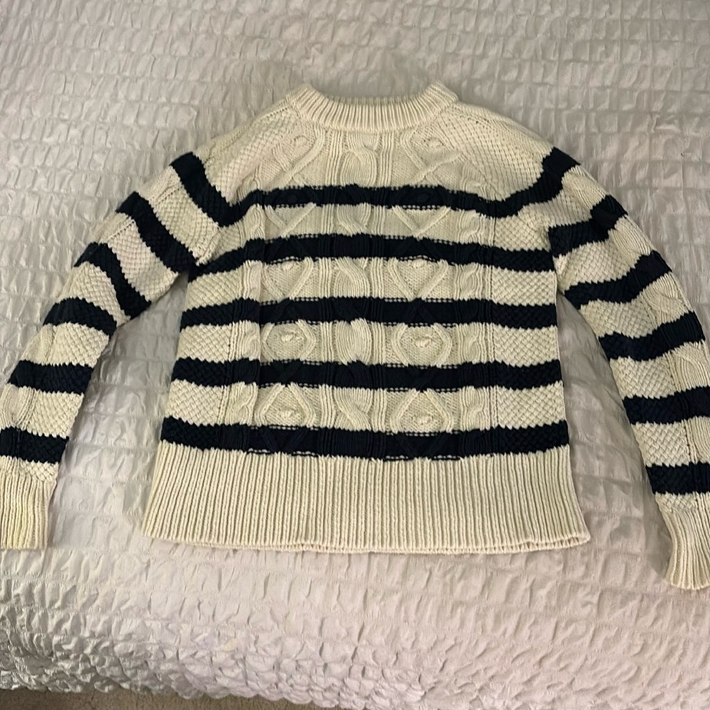 Vineyard Vines heavy navy and cream crew neck sweater
